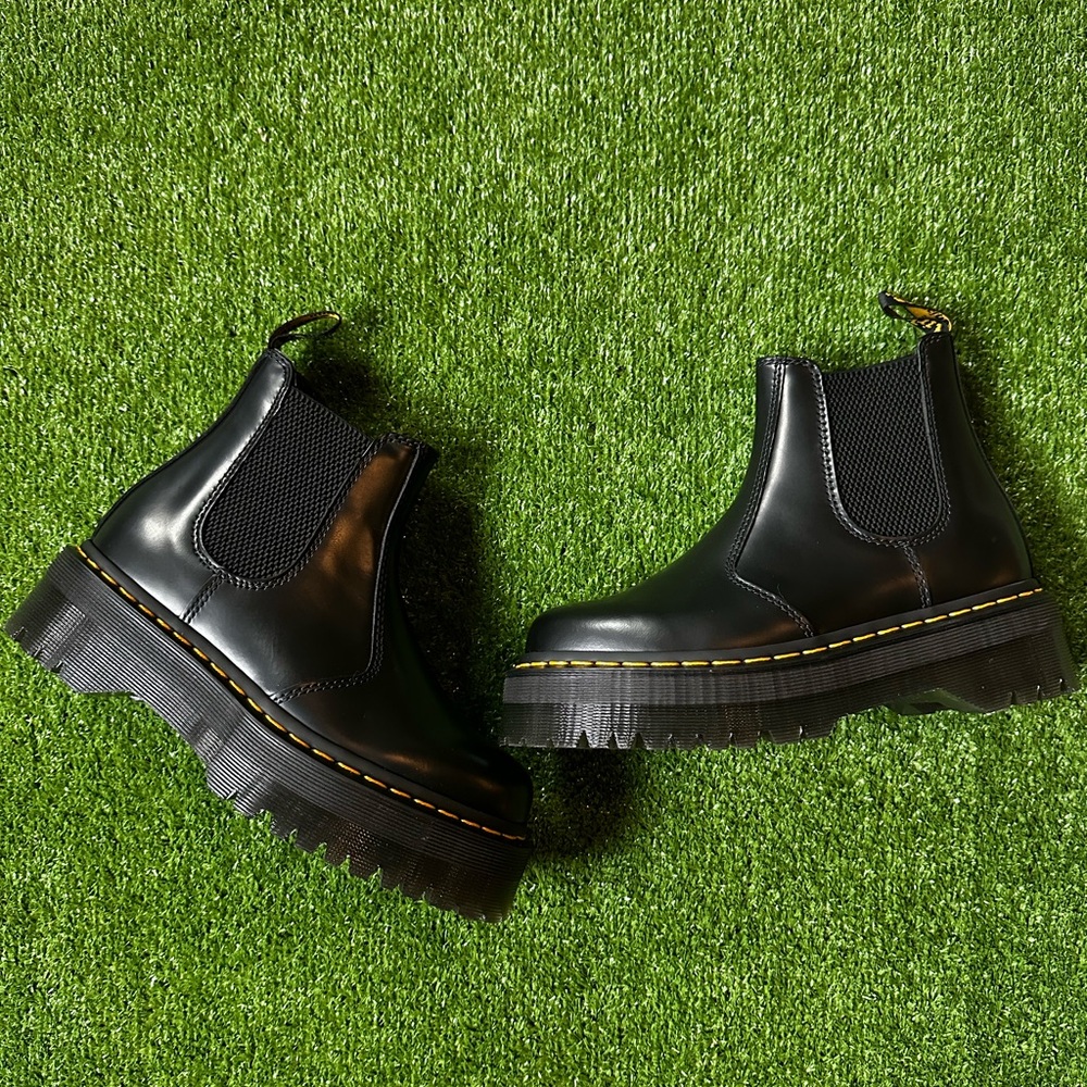 *NEW* Dr. Martens 2976 Quad 24687001-BLK